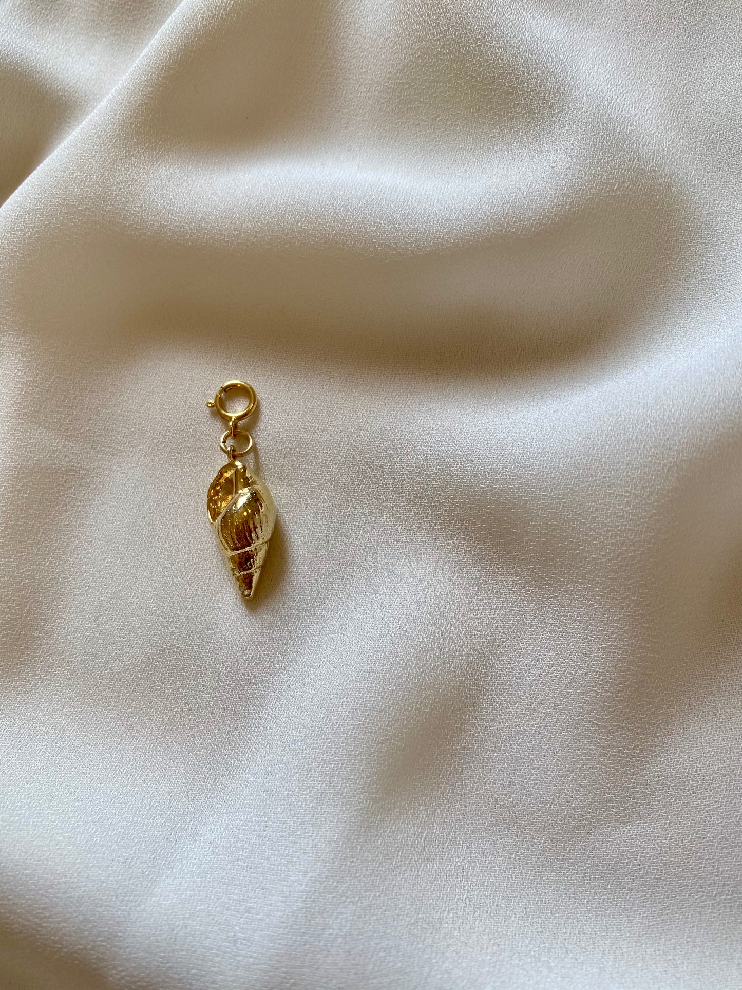 CONCH charm gold